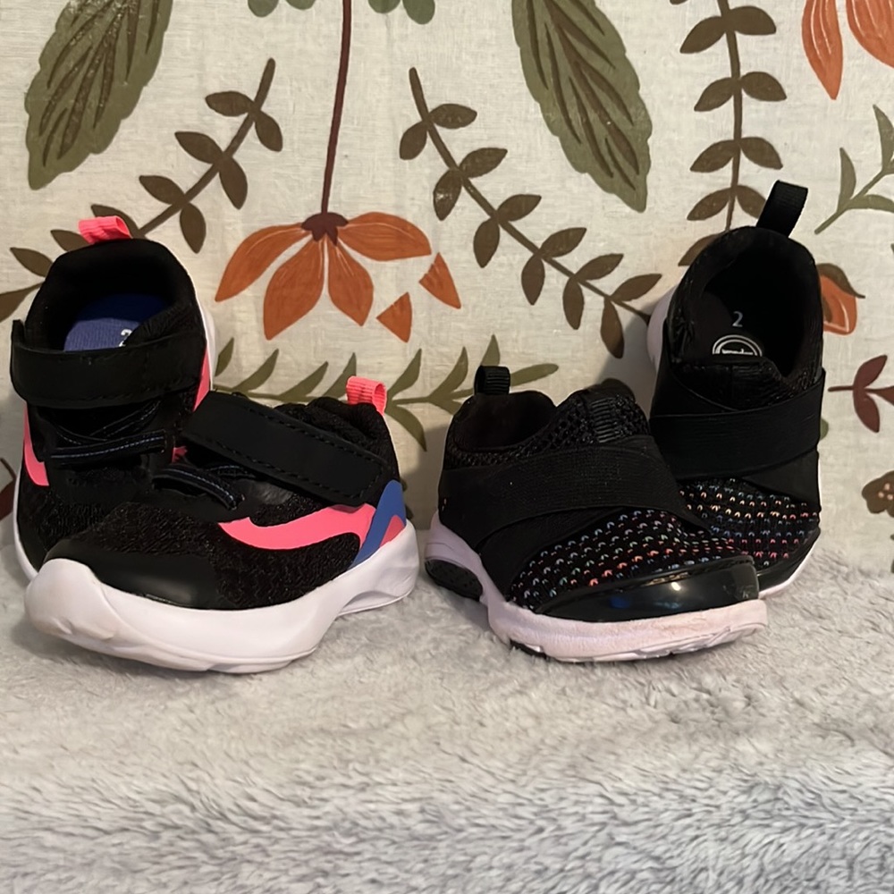 2 pairs of baby sneakers